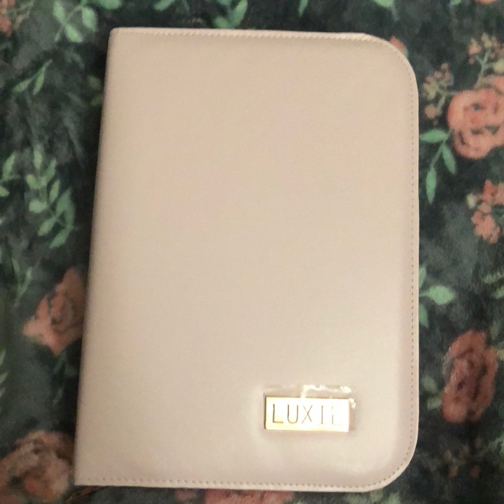 Luxie brush book